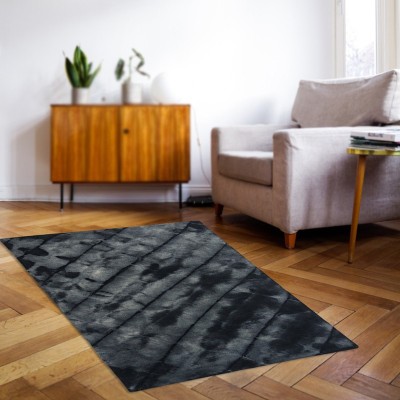 Village Weavers Black Wool Carpet(5 ft,  X 8 ft, Rectangle)