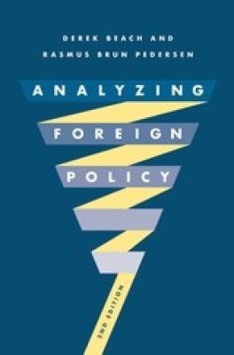 Analyzing Foreign Policy(English, Paperback, Beach Derek)