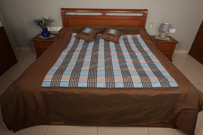 Amba International 100 TC Polyester Double Checkered Flat Bedsheet(Pack of 1, Multicolor)