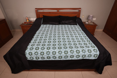 Amba International 100 TC Polyester Double Floral Flat Bedsheet(Pack of 1, Multicolor)