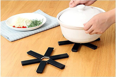 KitchExpo Foldable Non-Slip Tableware Mat Flower Design Plastic Heat Resistant Hot Pot Pan Holder Felix foldable Trivet(Pack of 1)