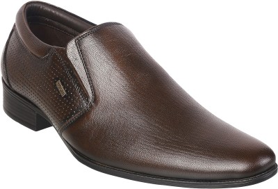 MOCHI Slip On For Men(Brown , 9)