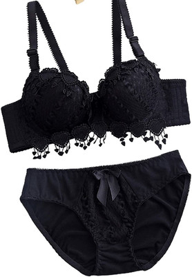 Nakshu Lingerie Set