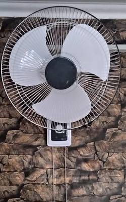 Small hotsell wall fan