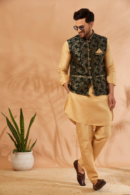 ARMAAN ETHNIC Men Kurta Pant Ethnic Jacket Set