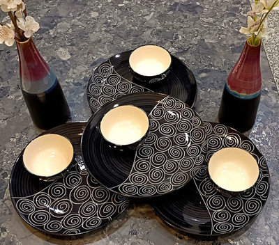 caffeine Ceramic caffeine Ceramic Handmade Black Doodle Dinner Set (Set of 8 ) Dinner Set(Black, Microwave Safe)