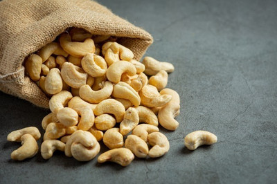 Royal foodery CASHEW 1KG Cashews(1 kg)