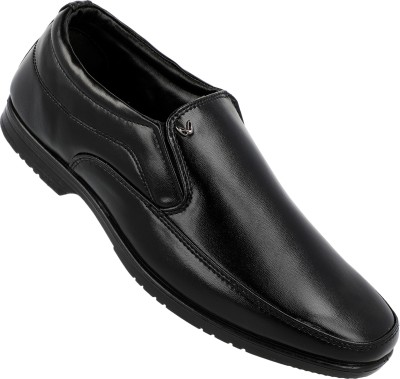 WALKAROO Slip On For Men(Black , 6)