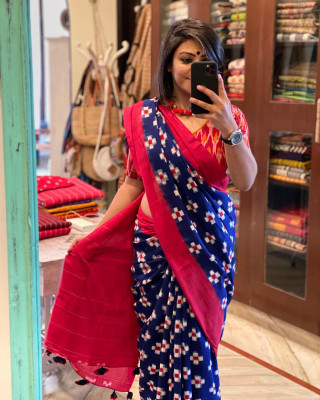 Shree meenaxi creation Printed Ikkat Pure Cotton Saree(Blue)