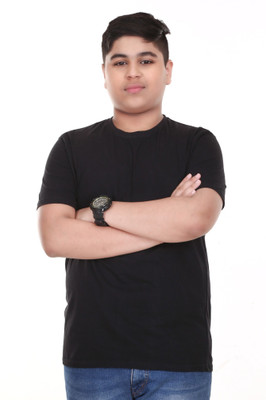 MUKHAKSH Boys Solid Cotton Blend Regular T Shirt(Black, Pack of 1)