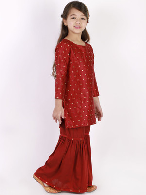 VASTRAMAY Girls Festive & Party Kurta and Pyjama Set(Maroon Pack of 1)