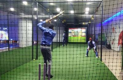 topscore CRICKET SIMULATOR Cricket Bowling Machine