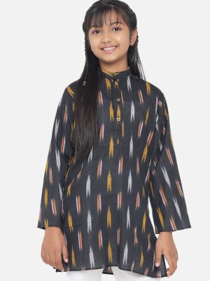 Vastraa Fusion Girls Ikat Straight Kurta(Black)