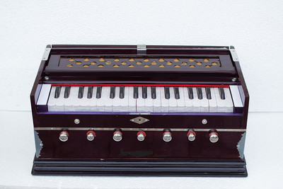 MAGA MART 39 Keys, 7 Stopper 3.2 Octave Harmonium With Carry Bag 3.2 Octave Hand Pumped Harmonium(Two Fold Bellow, Male Reed)