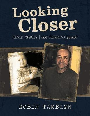 Looking Closer(English, Paperback, Tamblyn Robin)