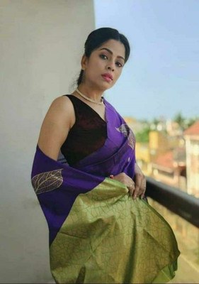 PHEASANT Self Design, Embellished Kanjivaram Jacquard, Art Silk Saree(Purple)
