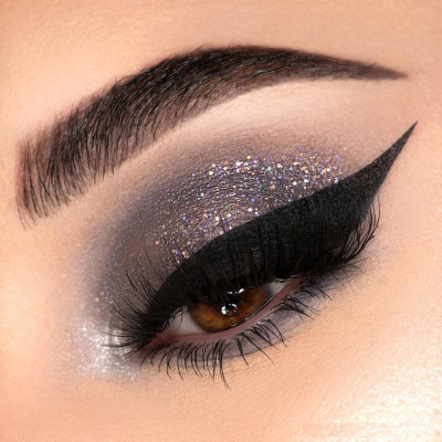 YAWI blue Shimmer Eyeshadow for eye makeup look 5 g(blue)