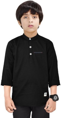 MADE IN THE SHADE Boys Solid Straight Kurta(Black)