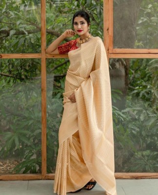 ZILVIRA Printed, Self Design, Woven, Embellished, Applique, Dyed Kanjivaram Jacquard, Art Silk Saree(Cream)