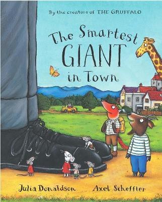 The Smartest Giant in Town Big Book(English, Paperback, Donaldson Julia)