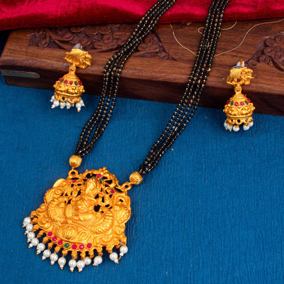 Shostopper by Sukkhi Zinc Gold-plated Gold Jewellery Set(Pack of 1)