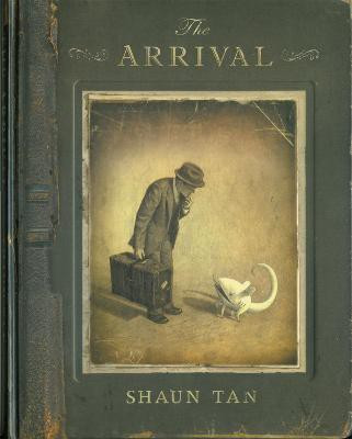 The Arrival(English, Paperback, Tan Shaun)