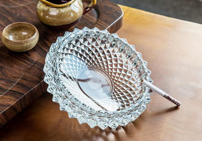 VIOVI Decorative Round Ashtray Smoking, Cigarette Smoke Ash Collect Tray Trashbin Clear Crystal Ashtray(Pack of 1)