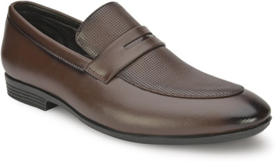 INVICTUS Slip On For Men(Brown , 7)