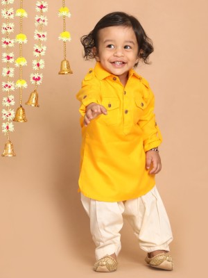 VASTRAMAY Baby Boys Solid Straight Kurta(Yellow)