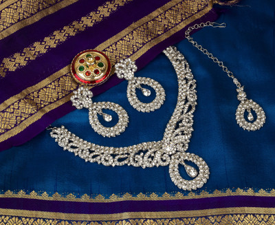 VATSALYA creation Alloy Gold-plated White Jewellery Set(Pack of 1)