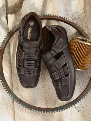 UNDERROUTE Men Brown Sandals