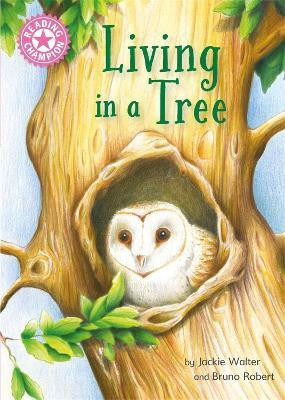 Reading Champion: Living in a Tree(English, Hardcover, Walter Jackie)