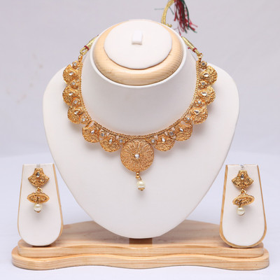 Ethnicking Alloy Gold-plated White Jewellery Set(Pack of 1)