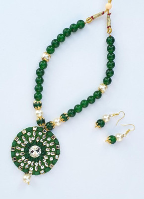 Ratmanee Alloy Gold-plated Green Jewellery Set(Pack of 1)