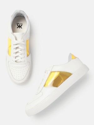 Kook N Keech Kook N Keech Women White Yellow Colourblocked Sneakers Sneakers For Women(White , 4)