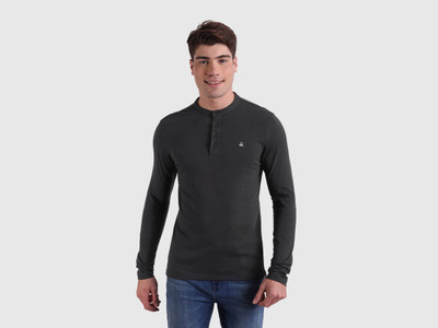 United Colors of Benetton Solid Men Henley Neck Grey T-Shirt