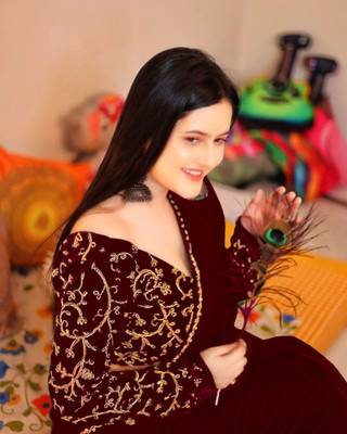 hutah Embroidered Bollywood Velvet Saree(Maroon)