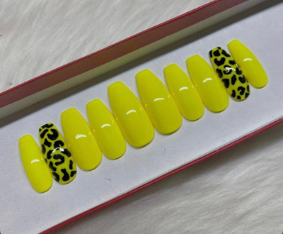 AMOK STORE 12 PC/Set Reusable YELLOW BLACK OMBRE Artificial Nail with glue.(Pack of 12) YELLOW,BLACK(Pack of 12)
