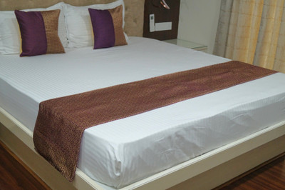 Vissage Velvet Double King Sized Bedding Set(Multicolor, Pack of 1 Double Bed Runner + 2 Cushion Covers)