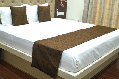 Vissage Velvet Double King Sized Bedding Set(Brown, Pack of 1 Double Bed Runner + 2 Cushion Covers)