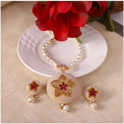 Mekkna Alloy Gold, White, Ruby Red Jewellery Set(Pack of 1)