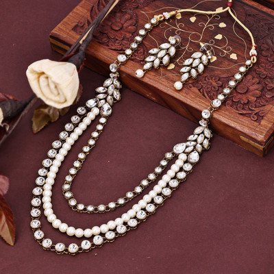 Shostopper by Sukkhi Zinc Gold-plated Gold Jewellery Set(Pack of 1)