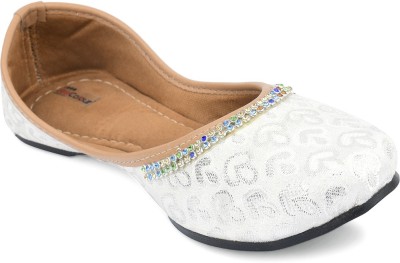 desiColour Women Ethnic Footwear/Punjabi Jutti/Mojari-Silver Brocket Mojaris For Women(Silver)