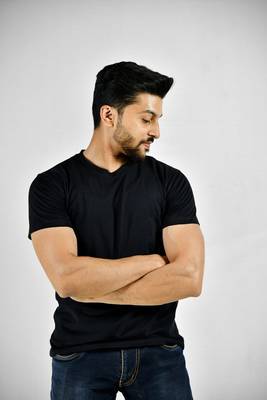 HEYRICH Solid Men Round Neck Black T-Shirt