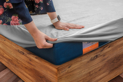 FLO Elastic Strap Single Size Breathable, Stretchable, Waterproof Mattress Cover(Grey)