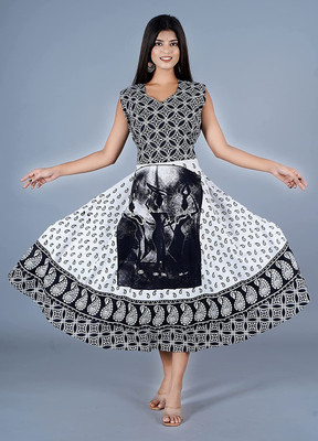 Kuber Fashion Flared/A-line Gown(Black, White)