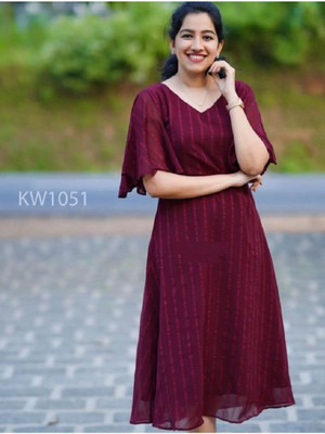 FOXDX Women Woven Design Straight Kurta(Maroon)