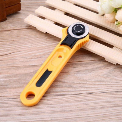 BM RETAIL 28 mm Rotary Cutter Easy Cutting Scrapbooking With Comfortable Rotary Fabric Cutter(28)