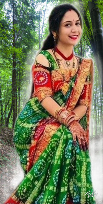 MSC TRENDLINE SAREES Checkered, Woven Bandhani Jacquard, Art Silk Saree(Green, Red)