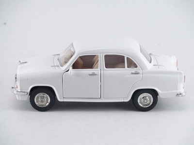SARASI Present Pull Back Ambassador Car For Kids [Pack Of: 1, White](White, Pack of: 1)